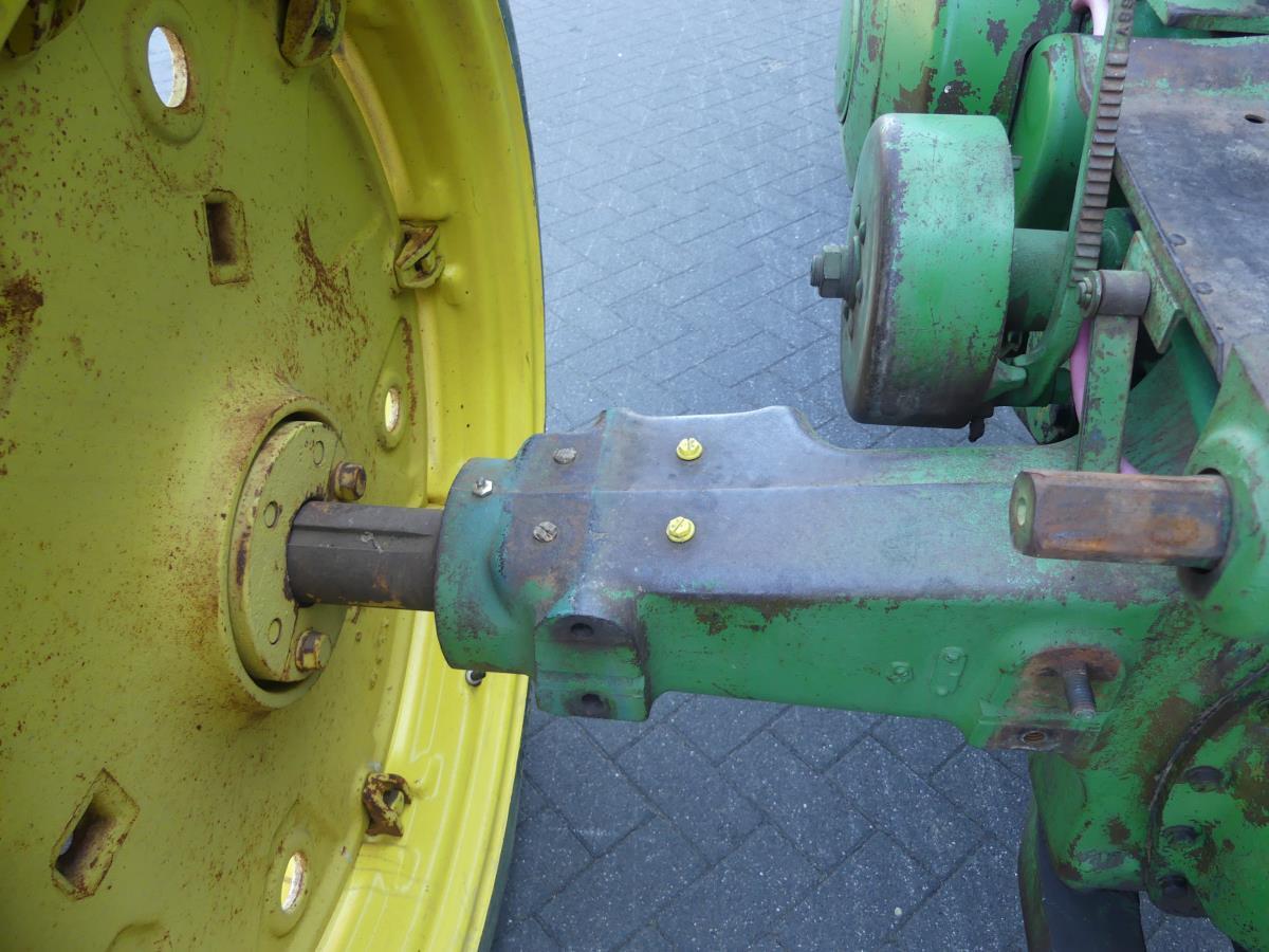 John-Deere 60