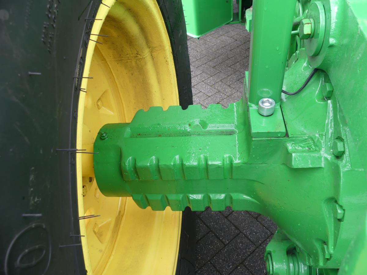 John-Deere 7520