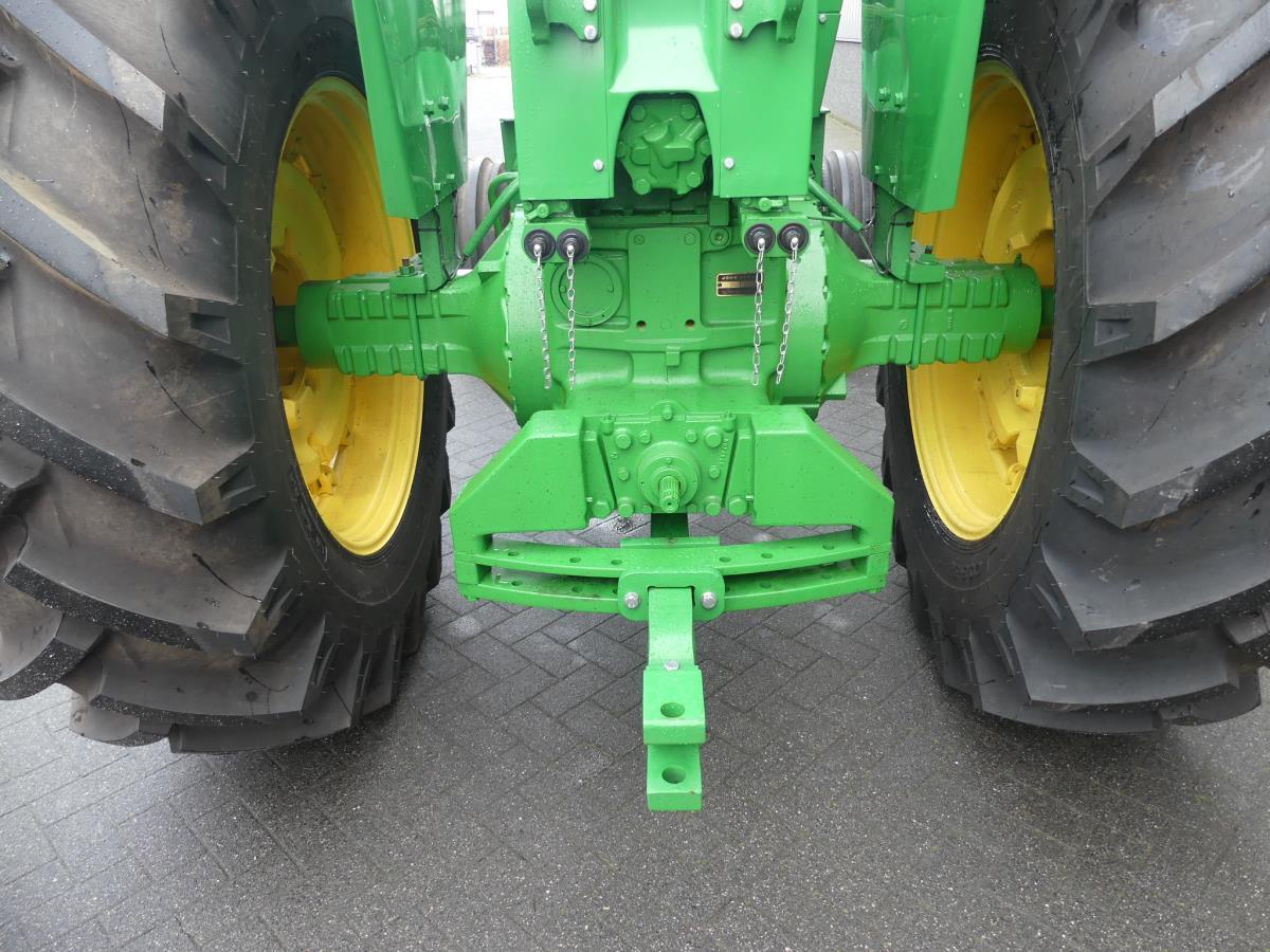 John-Deere 4620