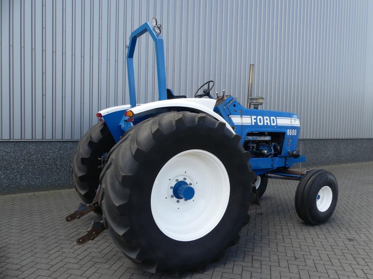 Ford 8600