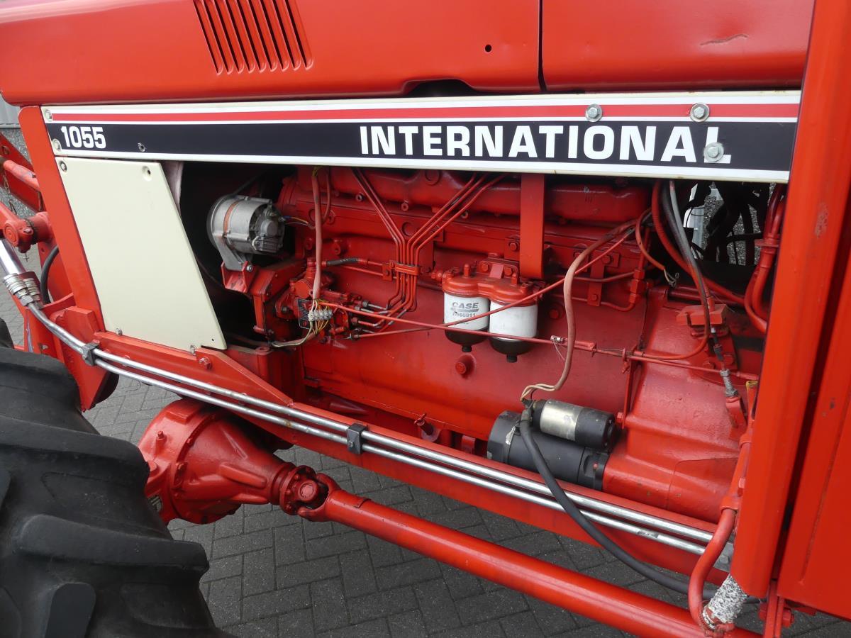 International 1055 4WD