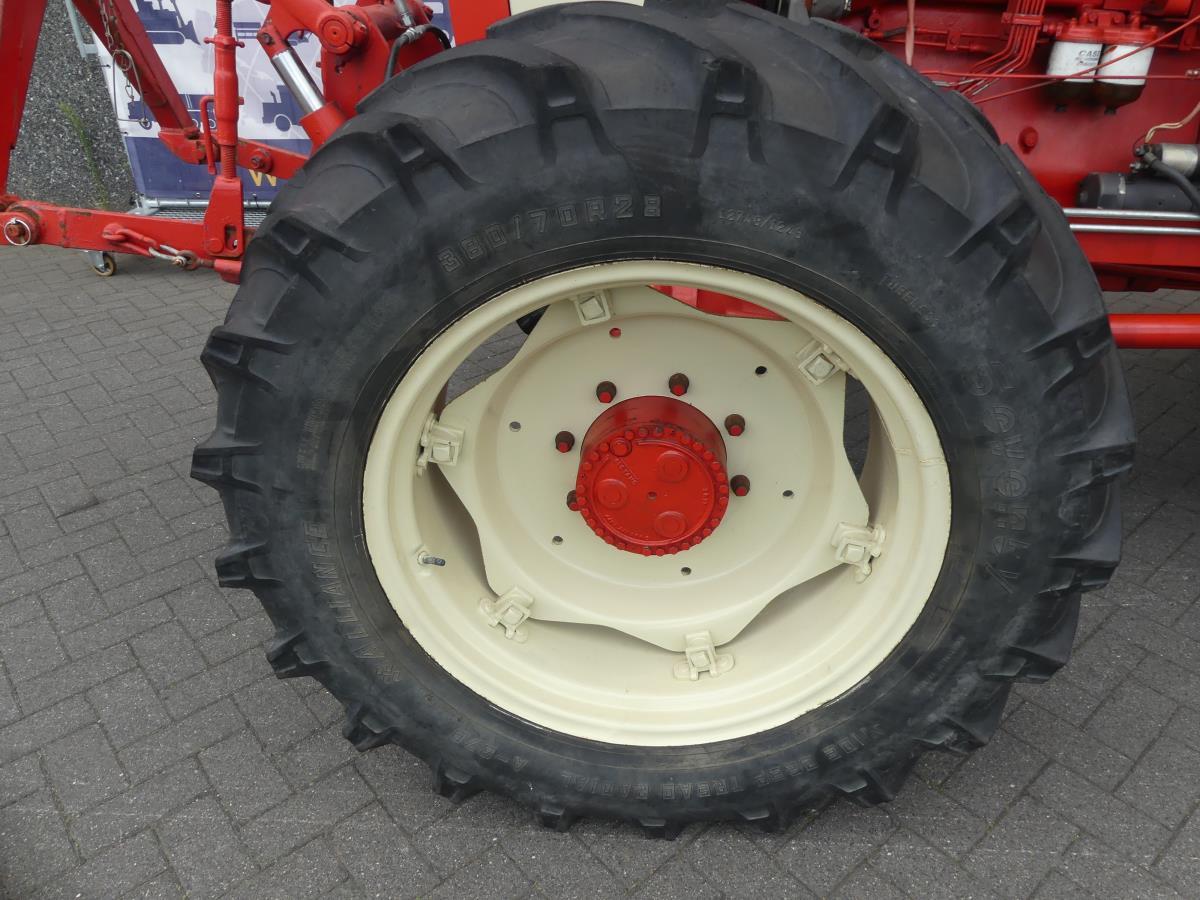 International 1055 4WD