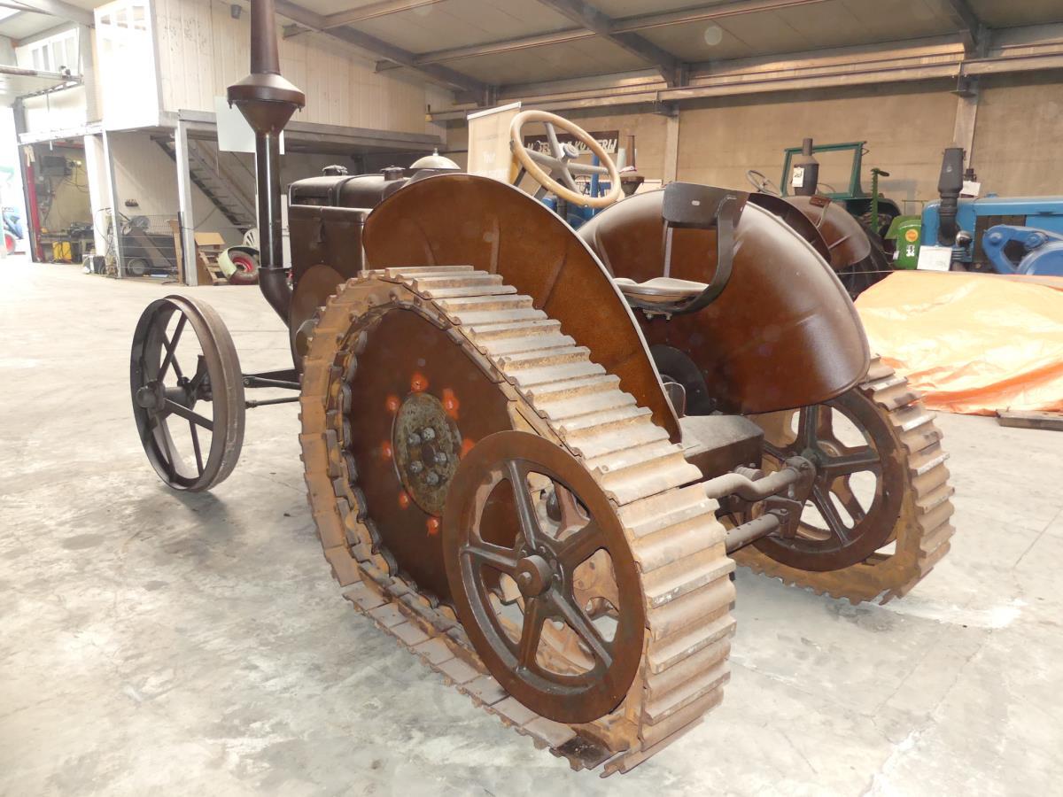 Lanz-Bulldog HR5 half track