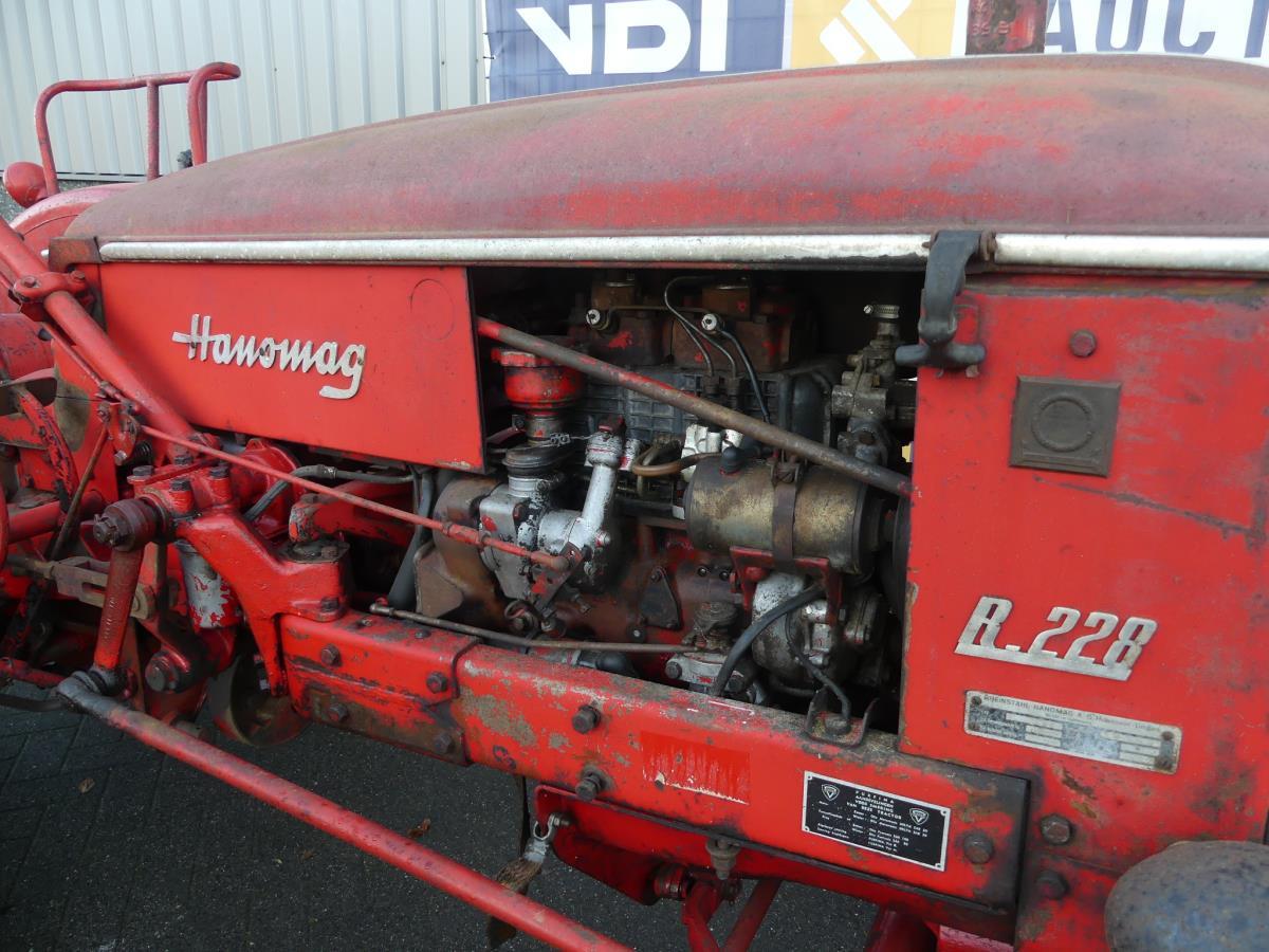 Hanomag R228