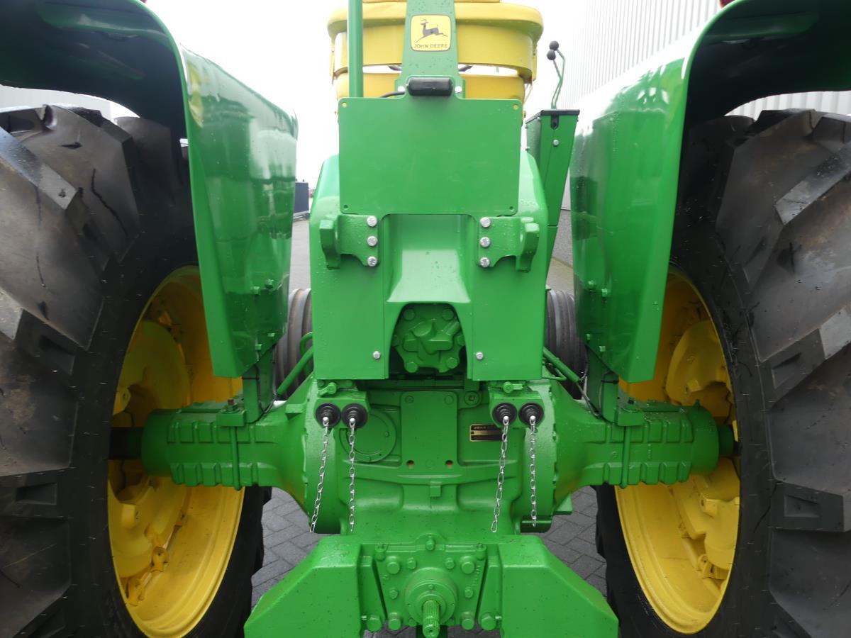 John-Deere 4620