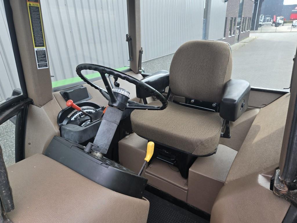 John Deere 4450 with loader