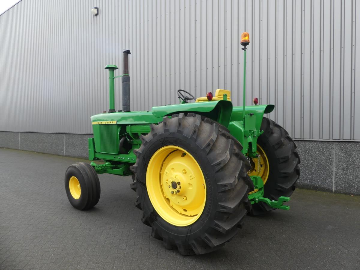 John-Deere 4620