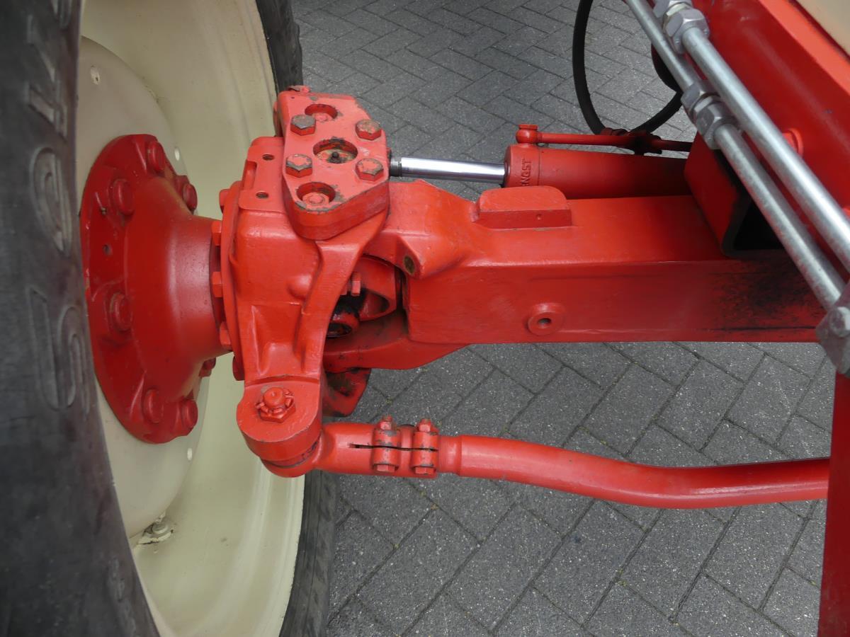 International 1055 4WD