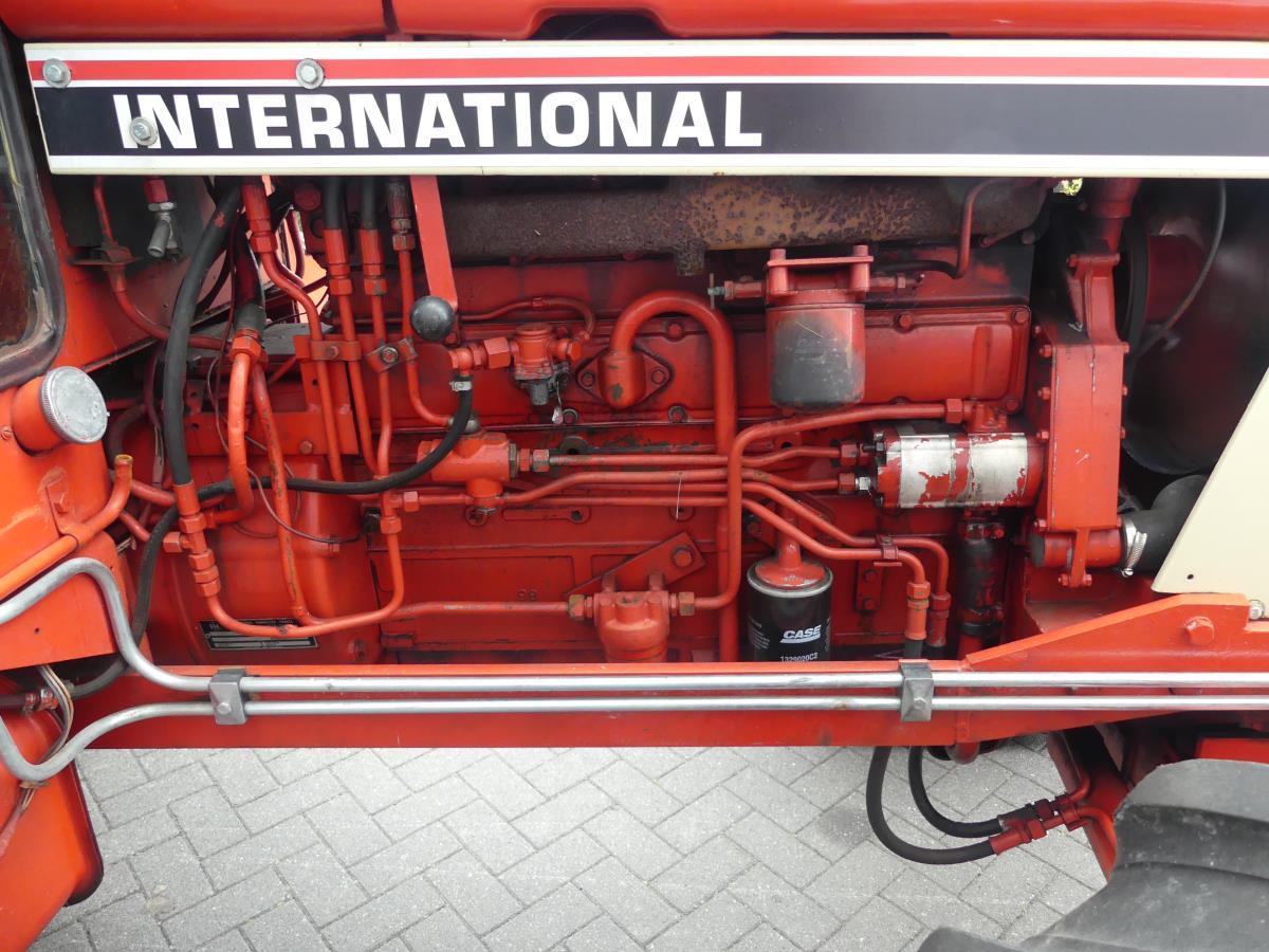 International 1055 4WD