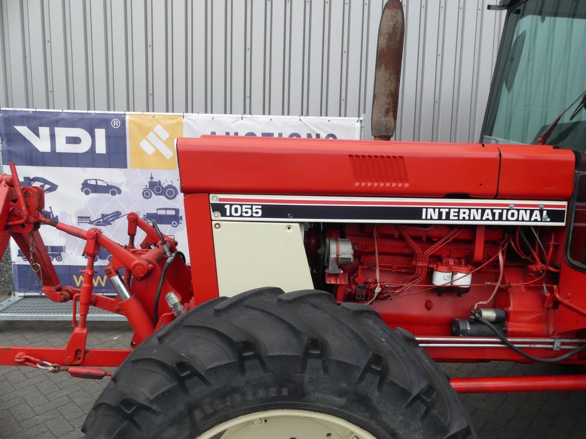 International 1055 4WD