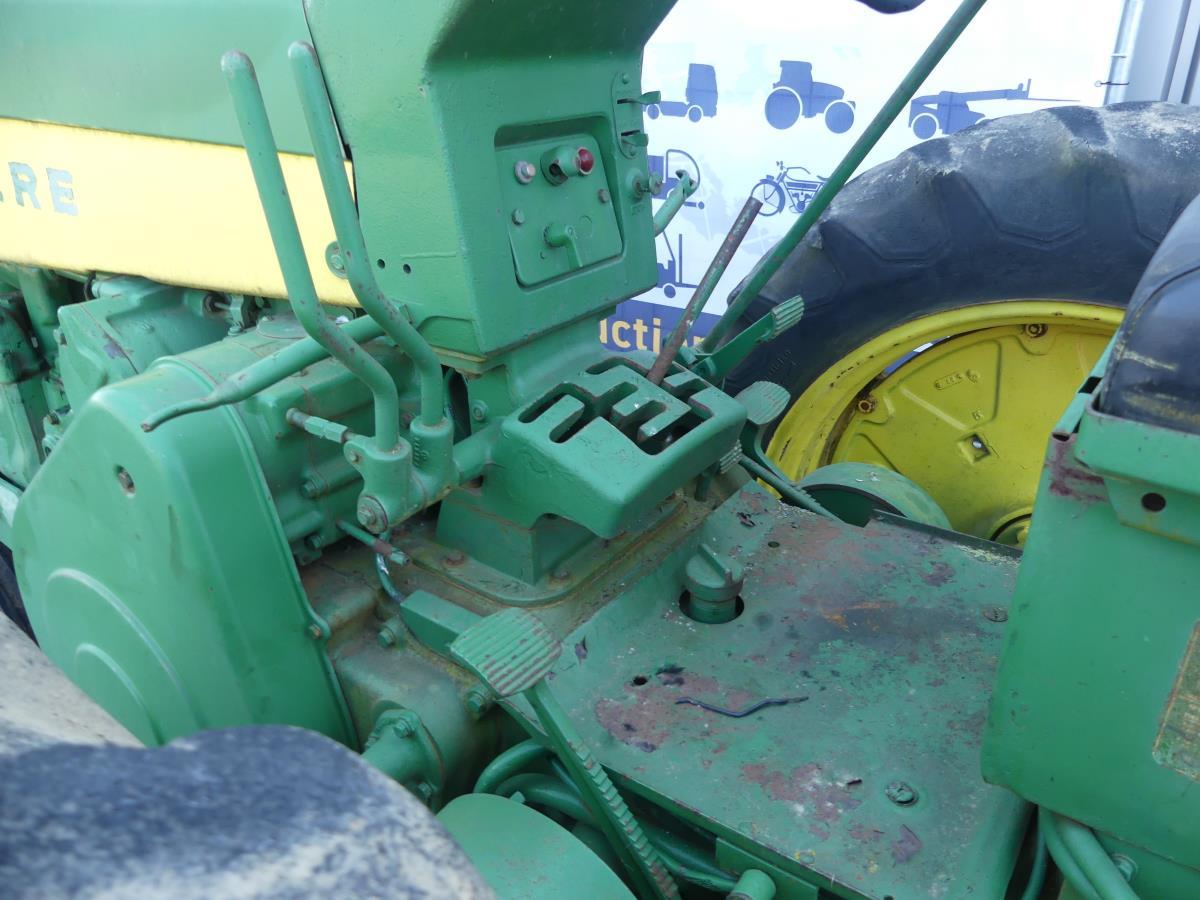 John-Deere 730