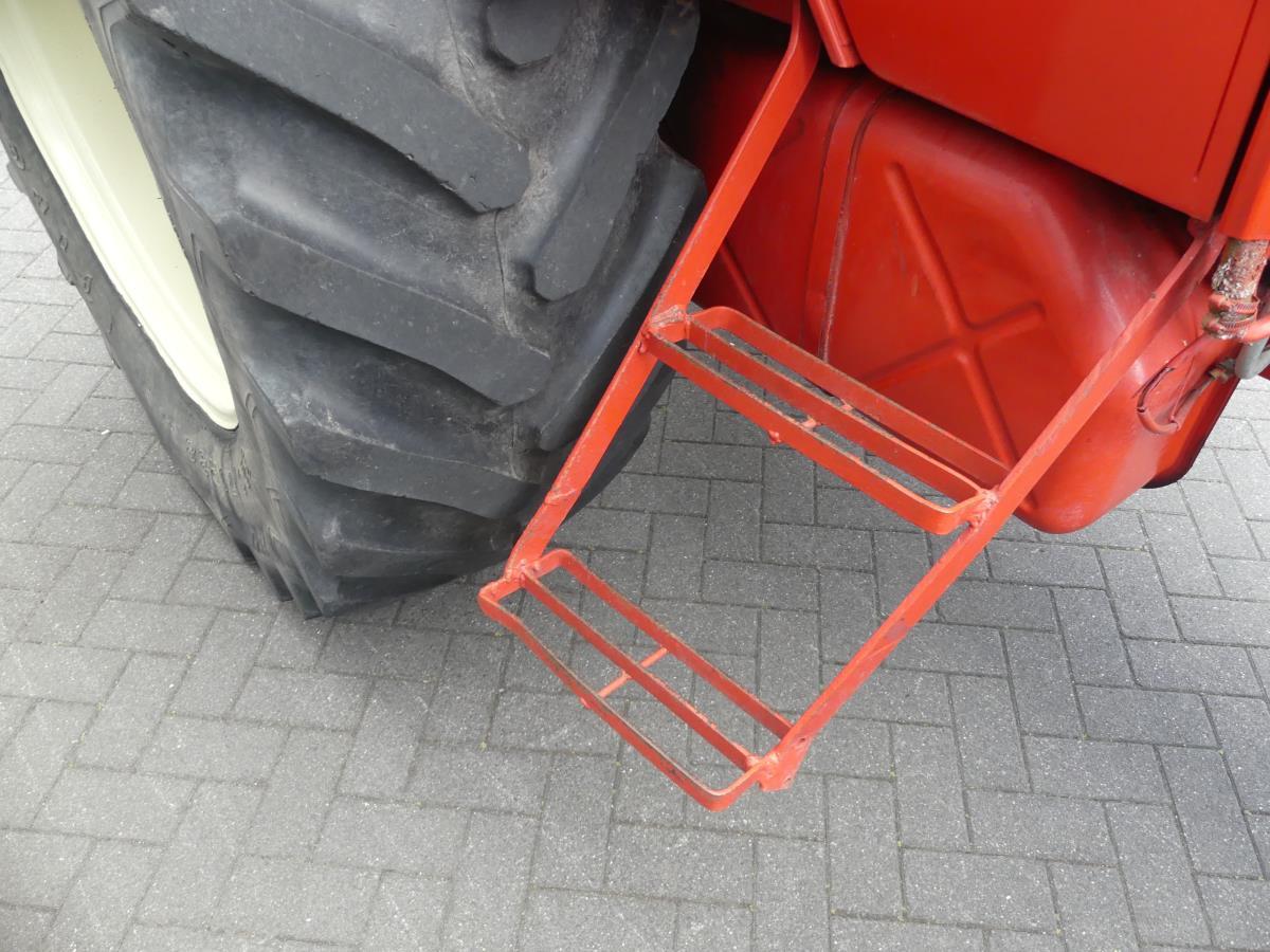 International 1055 4WD