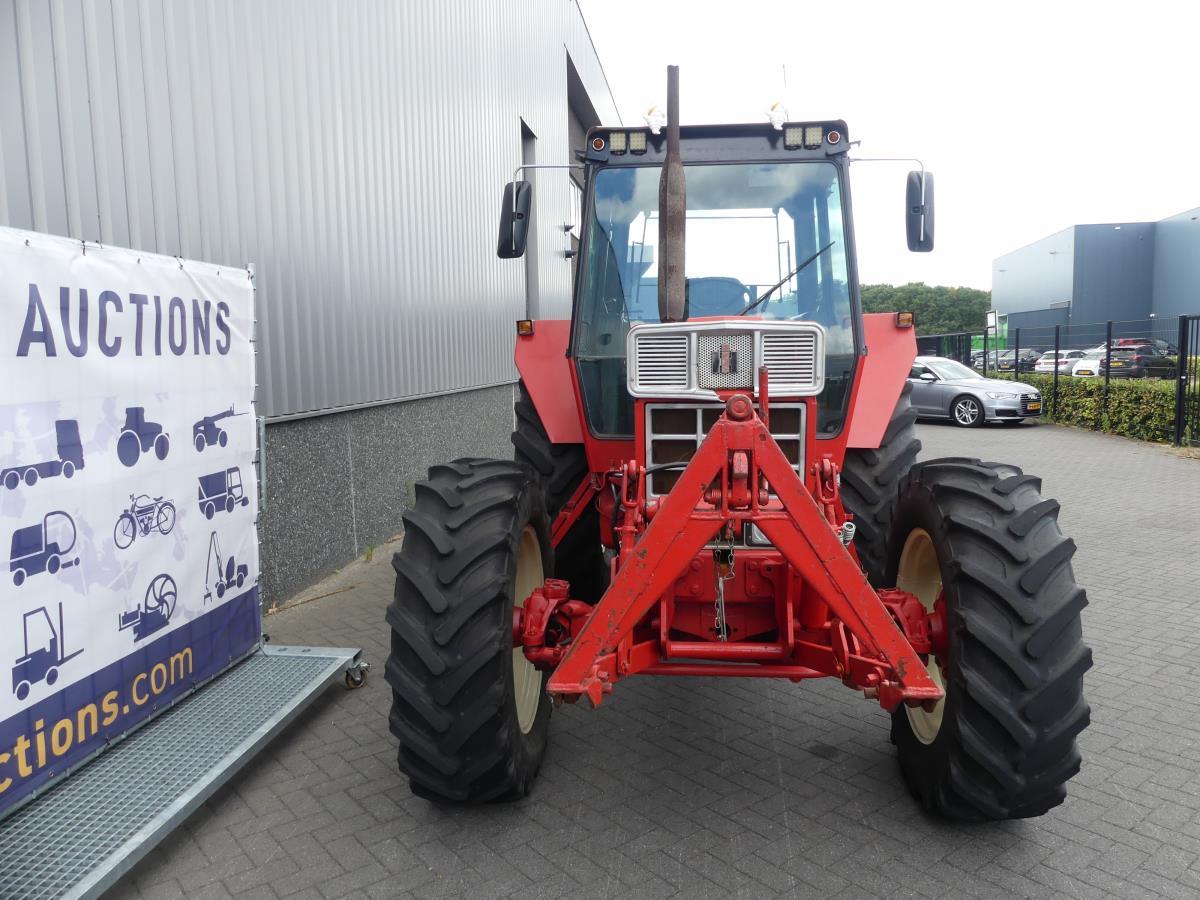 International 1055 4WD