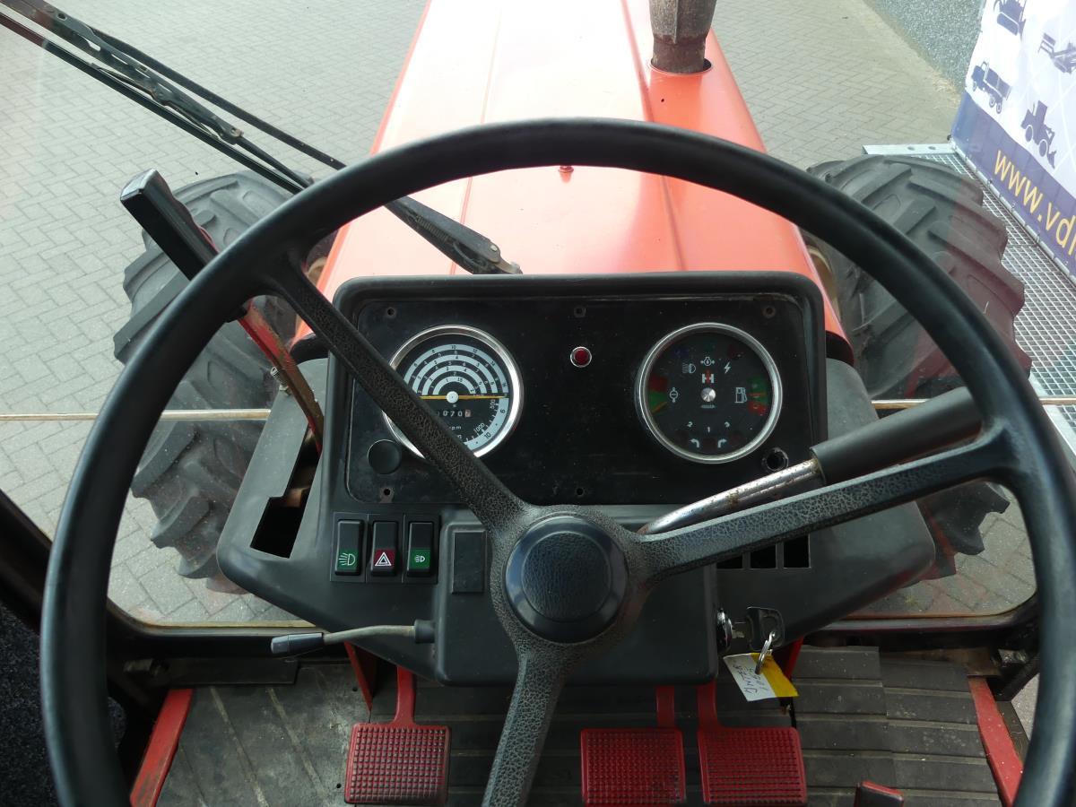 International 1055 4WD