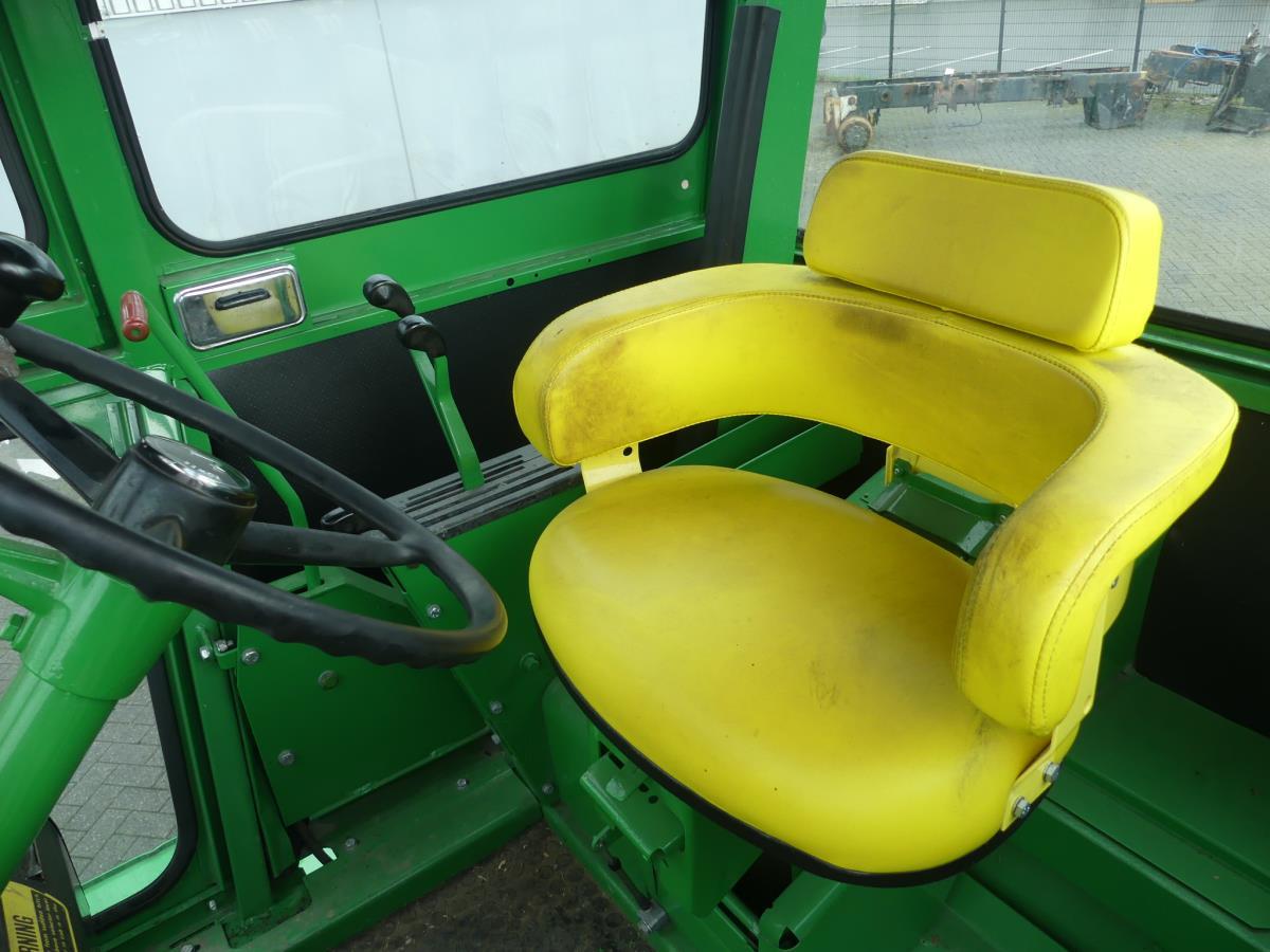 John-Deere 7520