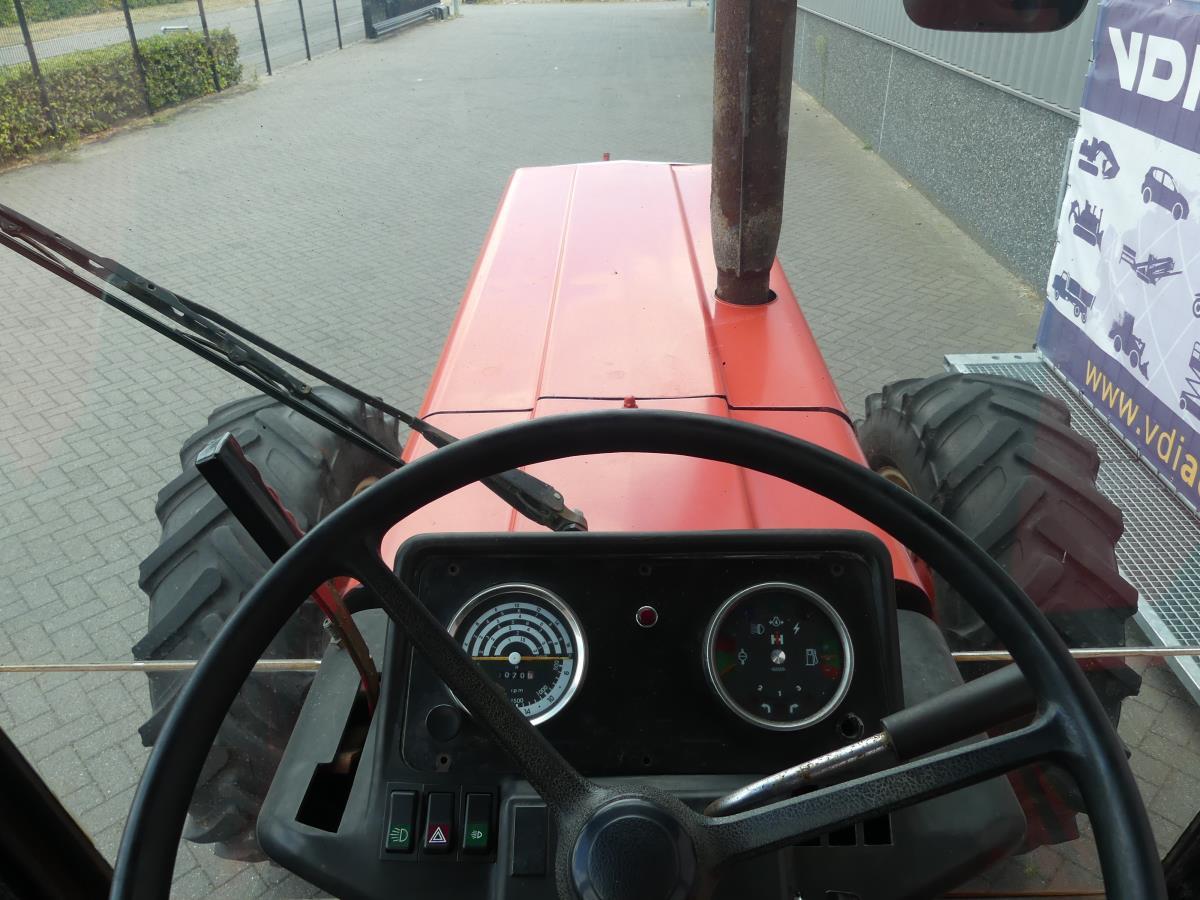 International 1055 4WD