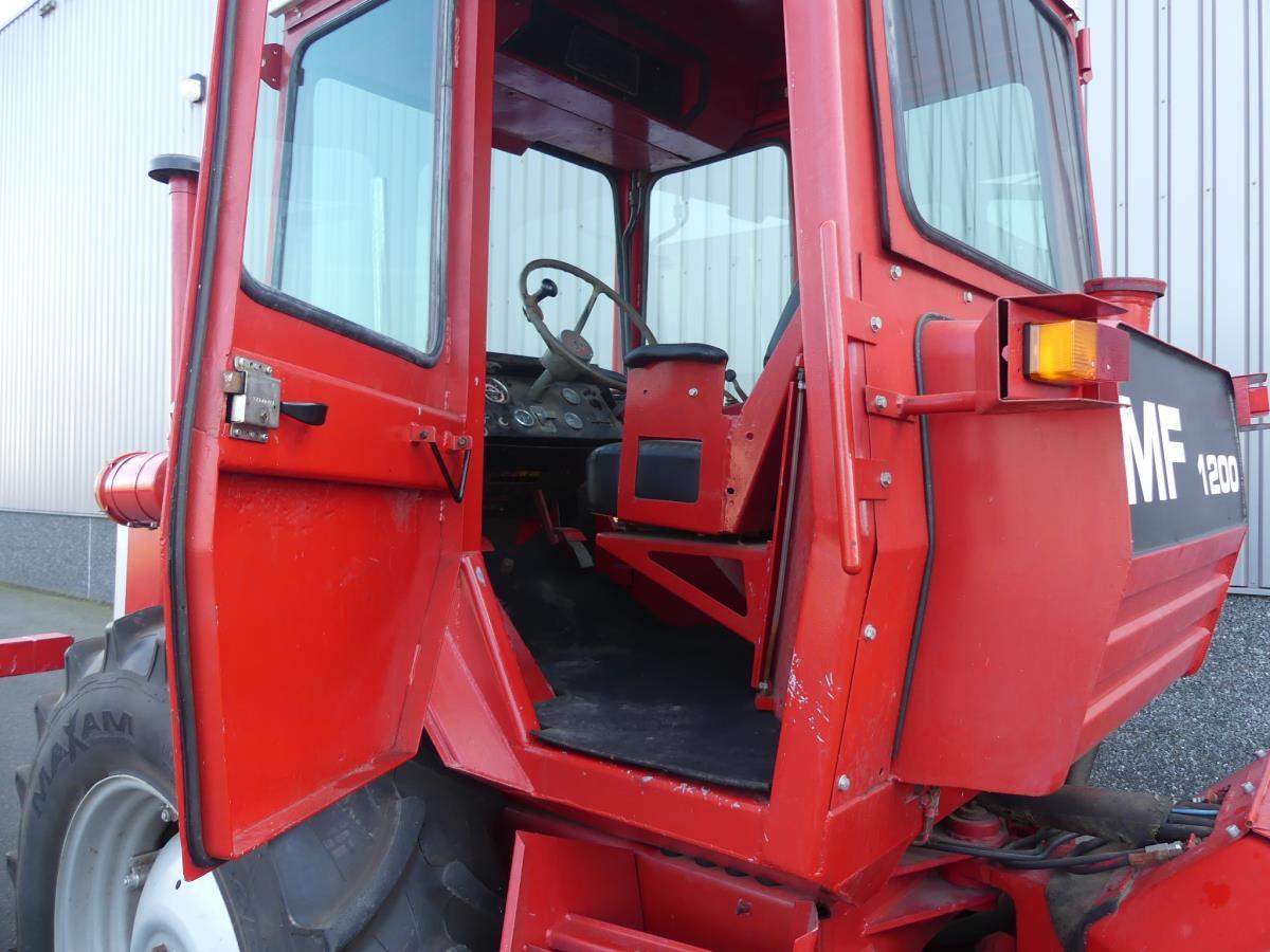 Massey-Ferguson 1200