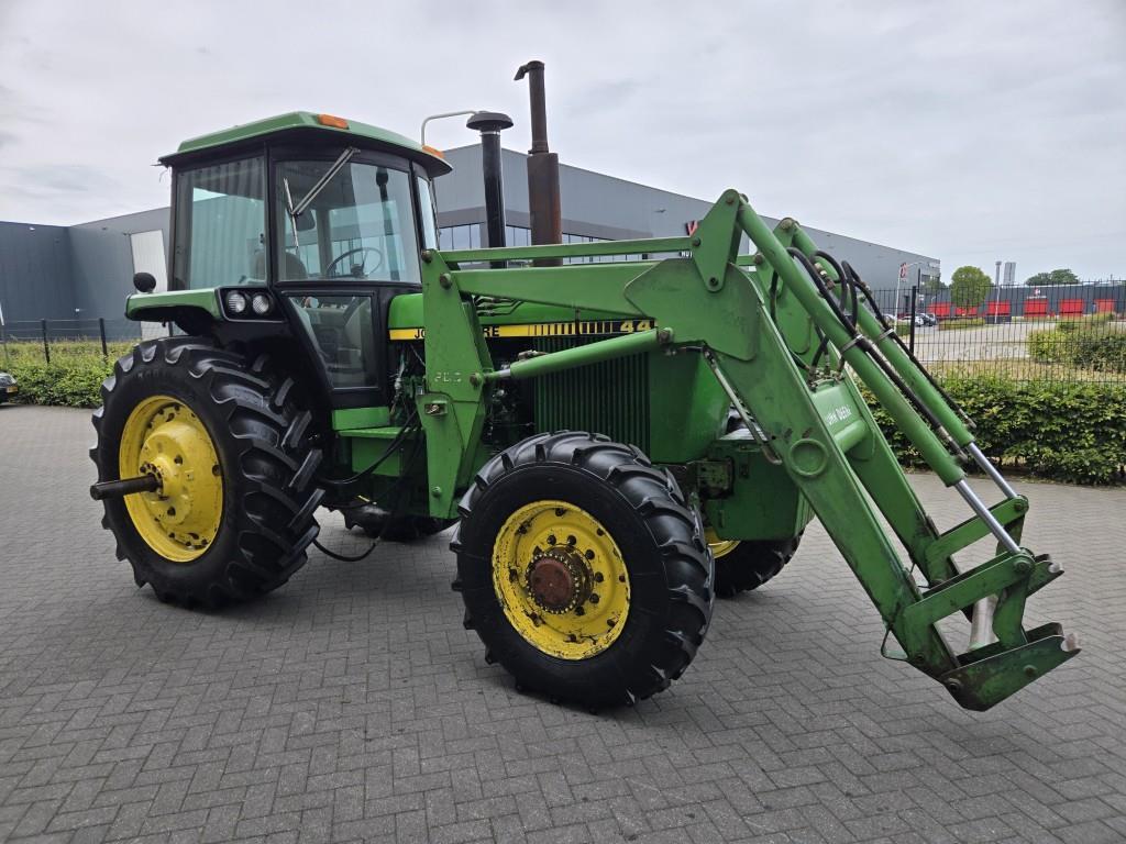 John-Deere 4450 with loader