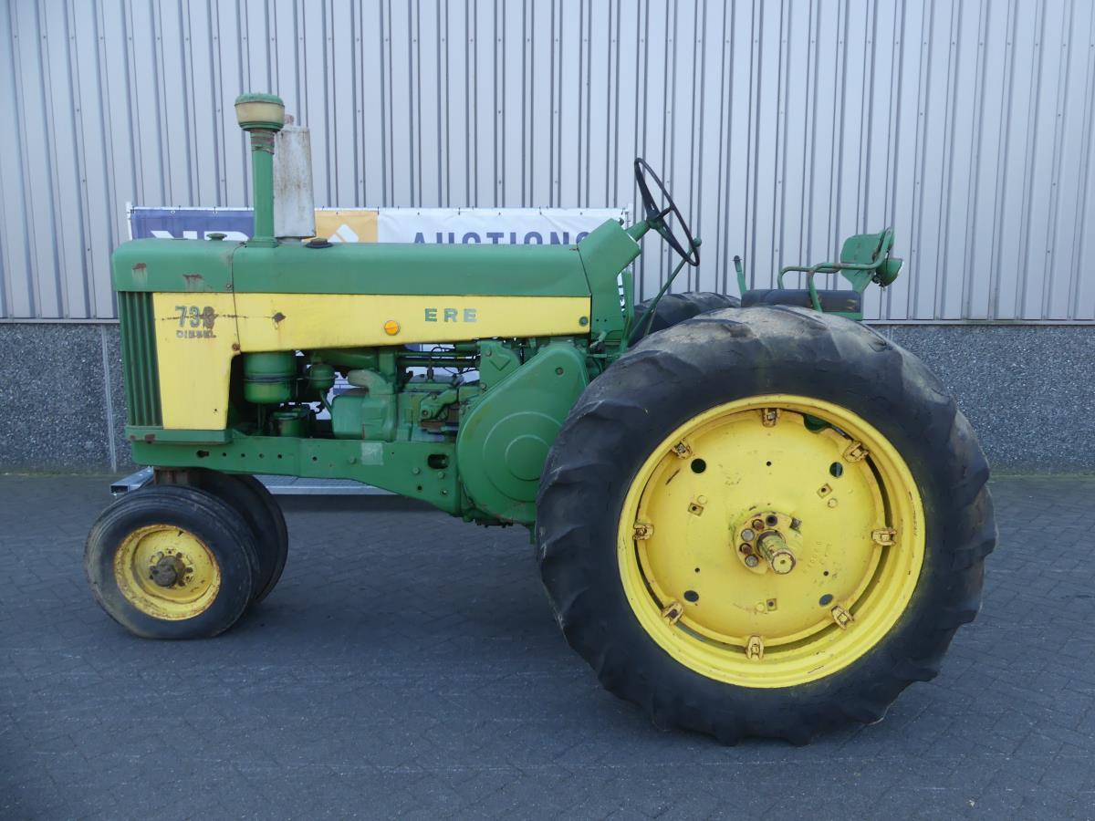 John-Deere 730