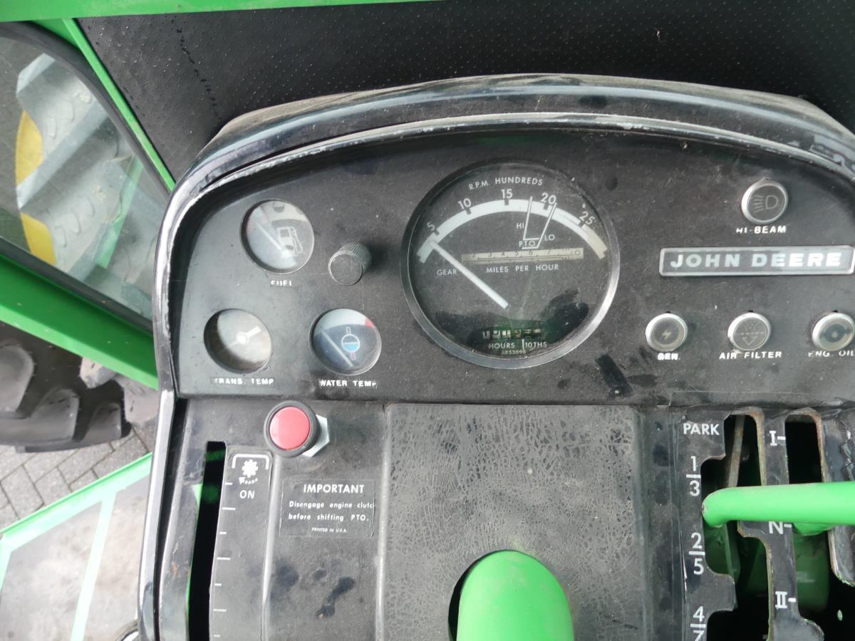 John-Deere 7520