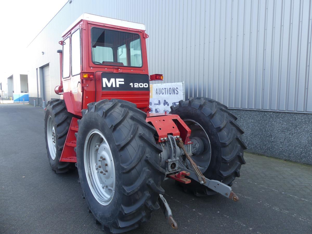 Massey-Ferguson 1200