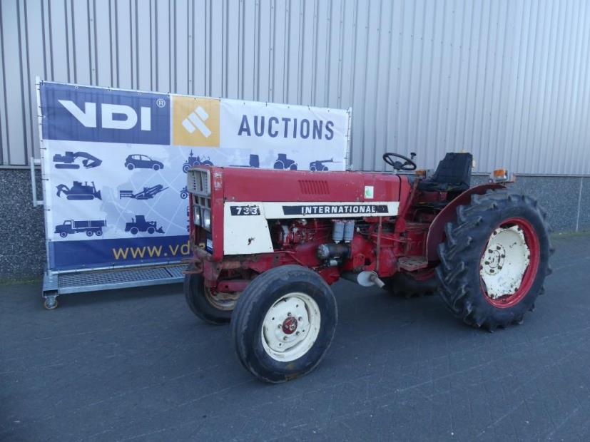 International 733