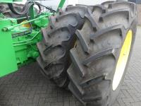 John-Deere 7520
