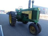 John-Deere 730