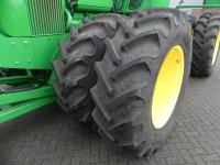 John-Deere 7520