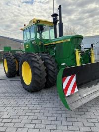 John-Deere 7520