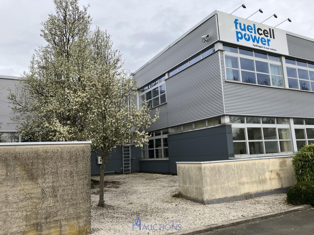 Wegens faillissement FUEL CELL POWER NV Labo met diverse werkkarren