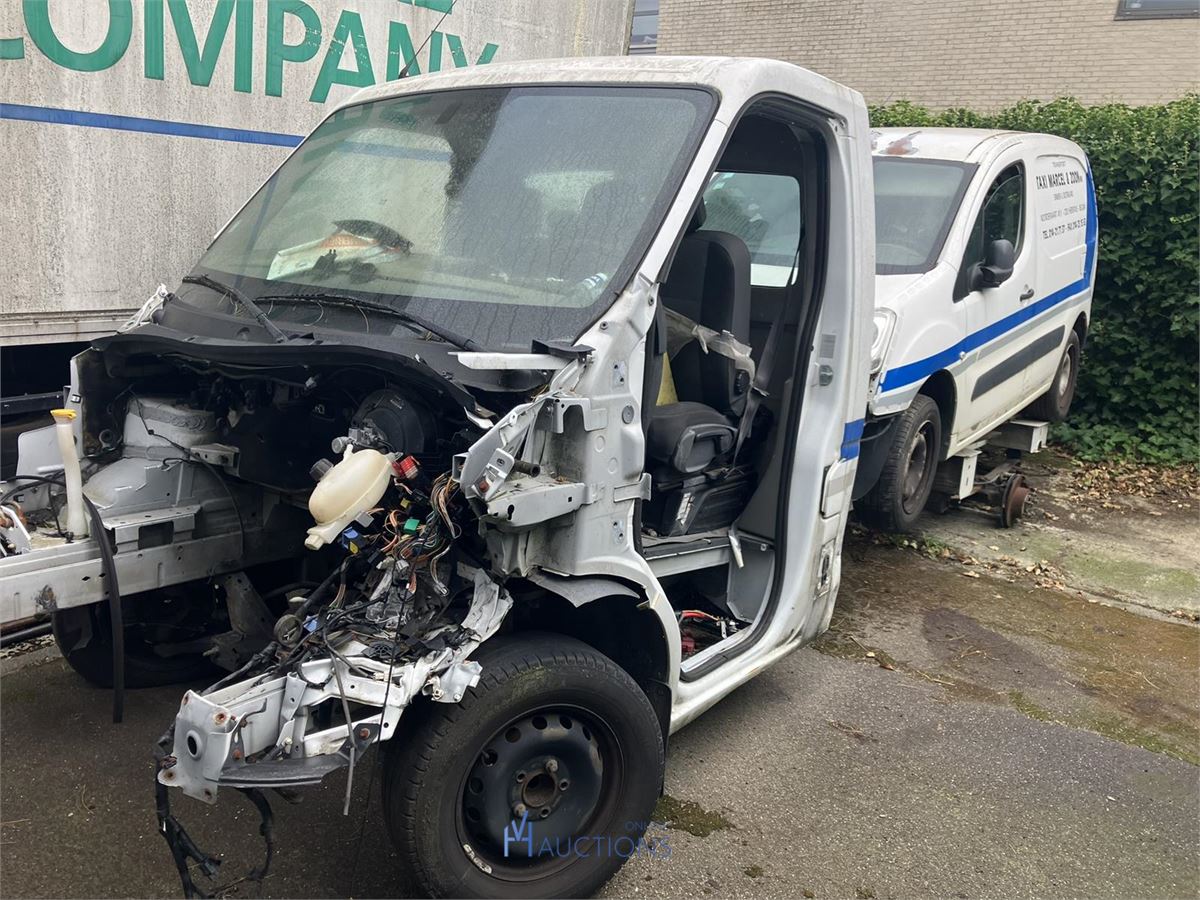 Wegens faillissement TAXI MARCEL - 8 wrakken en oplegger te Herentals – veiling bij VH Auctions, Belgium