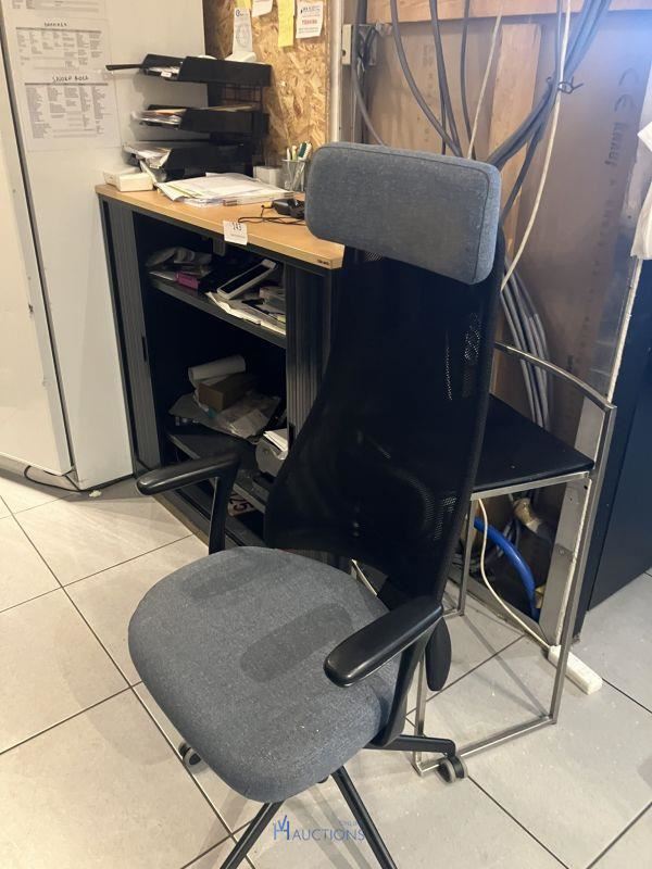 Partij divers kantoormeubilair en printer HP – kavel bij VH Auctions, Belgium