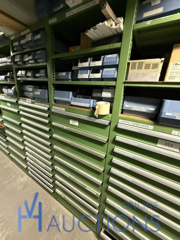 Partij relais, contactoren en kabelgoten – kavel bij VH Auctions, Belgium