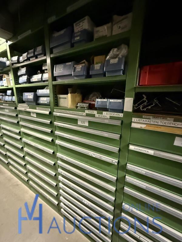 Partij zwarte inbusbouten, moeren en montagebeslag – kavel bij VH Auctions, Belgium