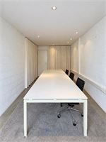 Witte ABC bureau- / vergadertafel – 380 × 120 cm – kavel bij VH Auctions