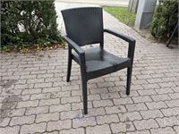 6 kunststof tuinstoelen – kavel bij VH Auctions