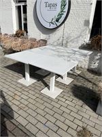 Partij witte terrastafels – kavel bij VH Auctions