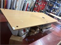 Formica werktafel met inhoud – kavel bij VH Auctions