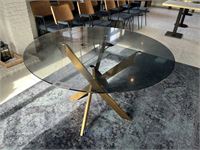 Ronde tafel met glazen bovenblad – kavel bij VH Auctions