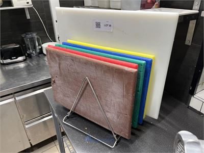 Partij snijplanken met houder – kavel bij VH Auctions