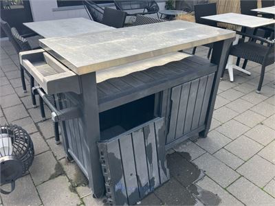 Barbecue bijzettafel KETER – kavel bij VH Auctions