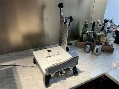 Rvs manuele kaassnijder BOSKA – kavel bij VH Auctions