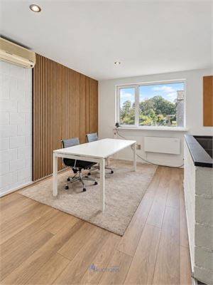 Witte bureau- / vergadertafel met kabelgoot – 200 × 100 cm – kavel bij VH Auctions