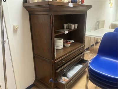 Houten kast – kavel bij VH Auctions