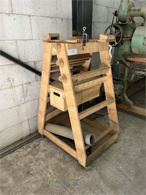 Verrijdbaar houten rek – kavel bij VH Auctions
