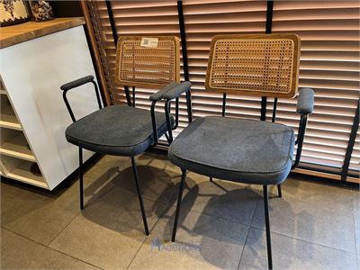 2 horecastoelen – kavel bij VH Auctions