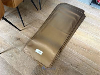 Circa 17 placemats PAVELINNI – kavel bij VH Auctions
