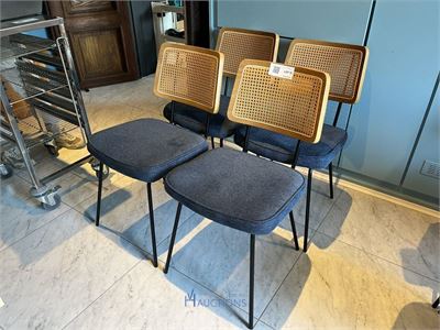 4 horecastoelen – kavel bij VH Auctions