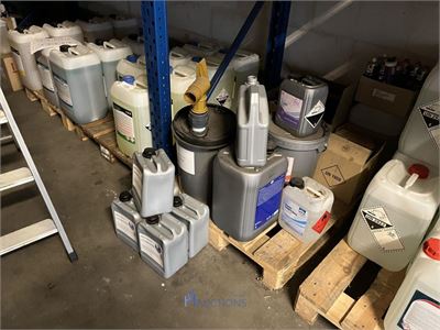 Partij diverse chemicaliën en onderhoudsproducten – kavel bij VH Auctions